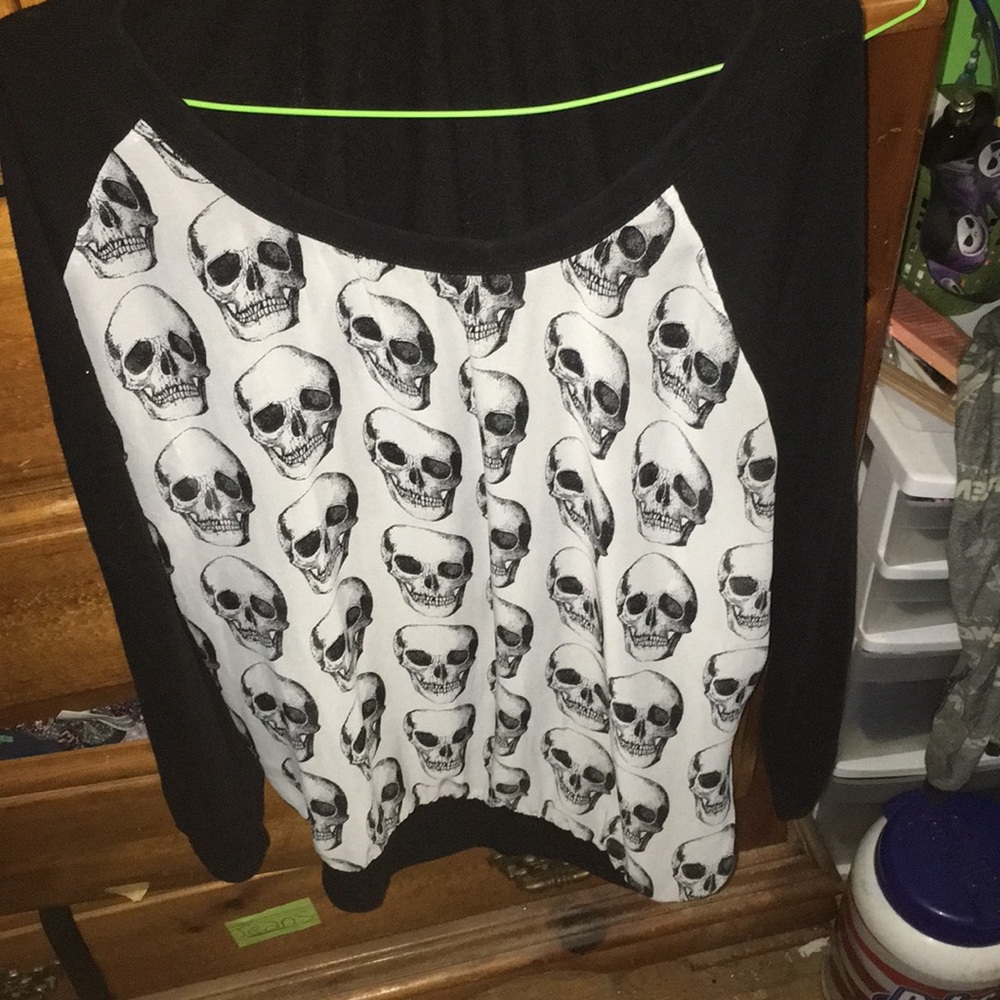 - Torrid skull sweater size 2